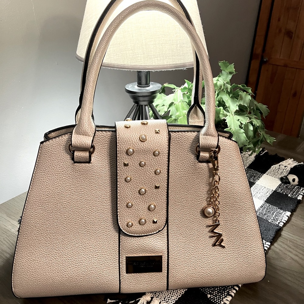 Very elegant Marc New York by Andrew Marc handbag.